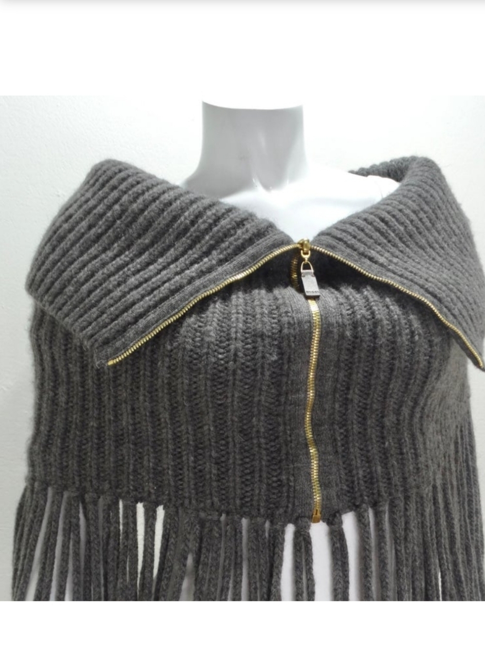 GUCCI ORIGINAL KNITTED PONCHO FRINGE FRONT ZIP OFF SHOULDERS WOOL + ALPACA SMALL - Picture 6 of 17